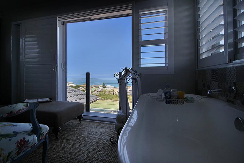 6 Bedroom Property for Sale in Reebok Western Cape